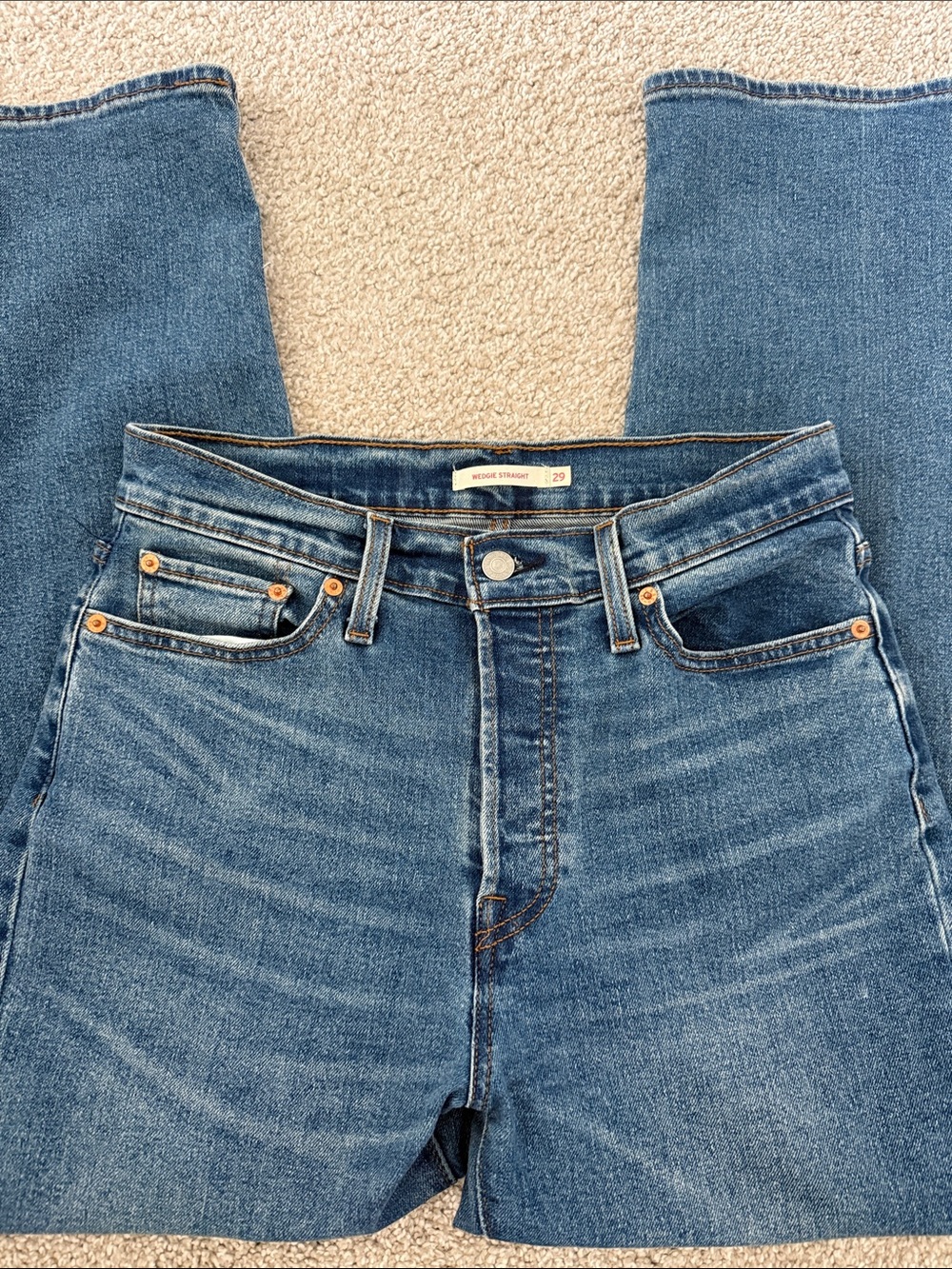 Like new!! Levis Wedgie Straight Medium Wash Jeans - Picture 2 of 5